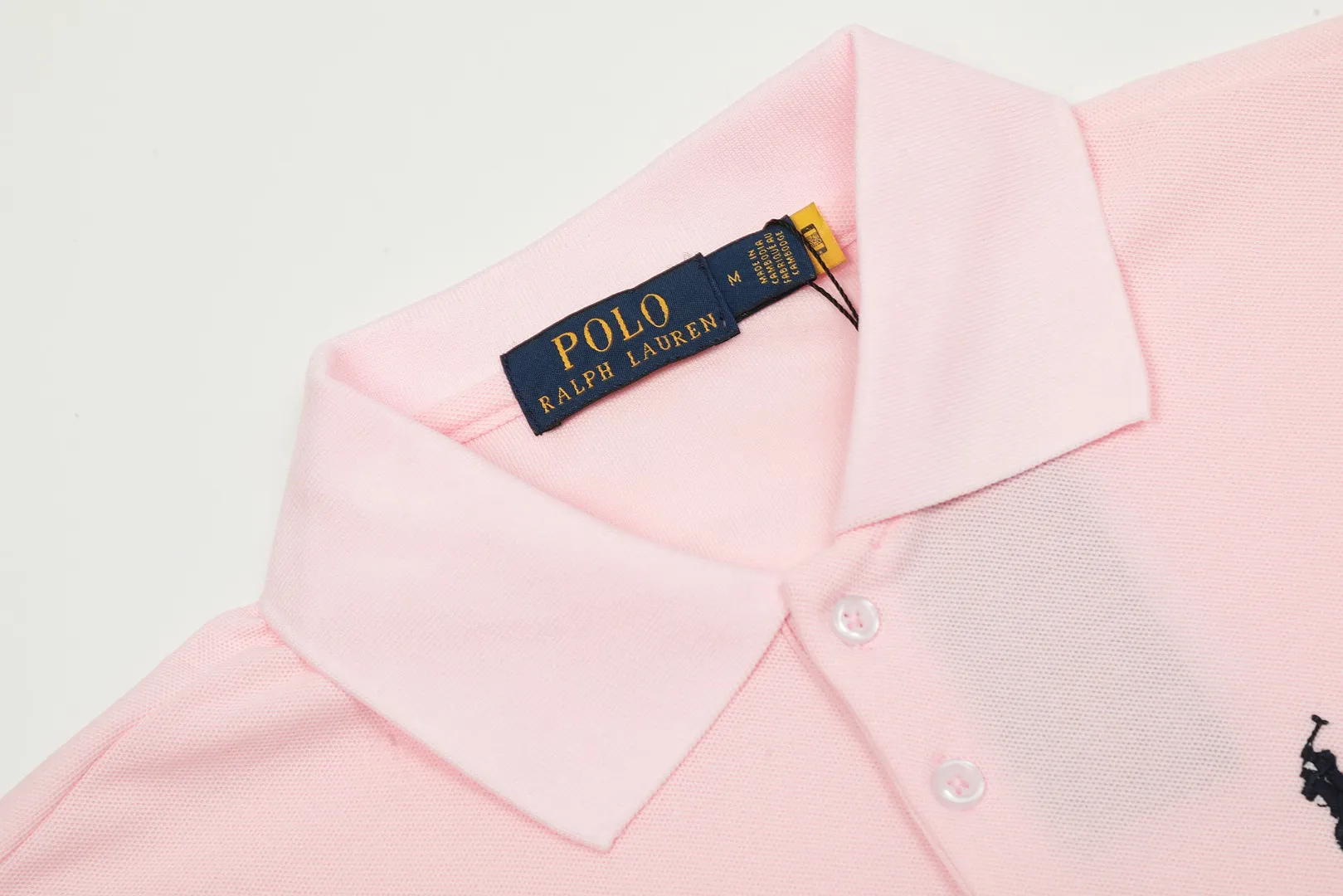 🅿️152 "Top quality" Style number: DS004# (not off the shelves all year round) [Ralph Lauren classic pony embroidered lapels women's slim fit POLO short sleeves] ✅Ralph Lauren Ralph Lauren classic basic women's all-match slim fit POLO short sleeves ✅Main supplier platform live broadcast Wholesale entities Replenish when out of stock Not off the shelves ✅ZP quality 1:1 pattern making Scan the code to enter the GF website Z cabinet quality ✅Details and quality are the only one in Guangzhou. Imported pique fabrics focus on high-end and cost-effective. Needless to say good quality. ✅The version is restored to the original order. The maximum size can be worn up to 130 pounds. Loose, comfortable and stress-free.